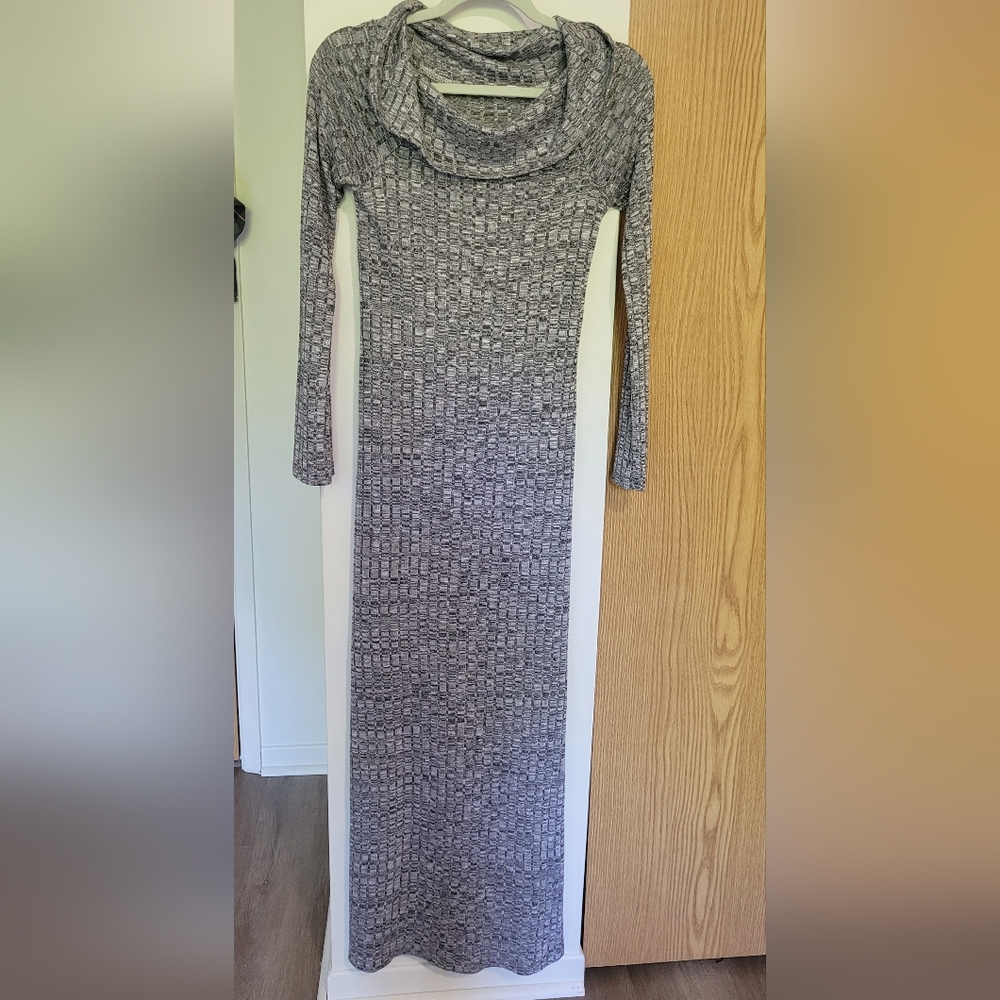 Elegant Gray Knit Maxi Dress